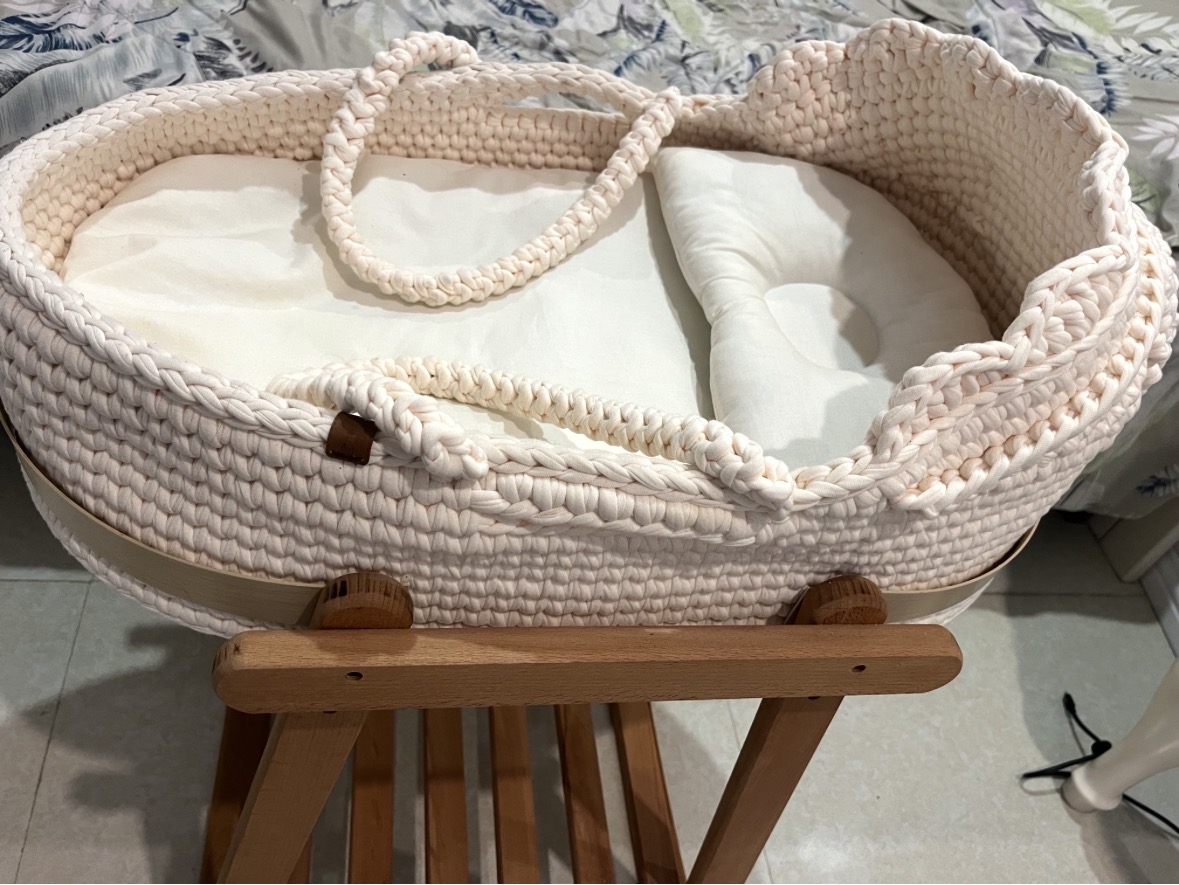سبد تریکو کودک و گهواره كنار مادر دخترانه صورتی