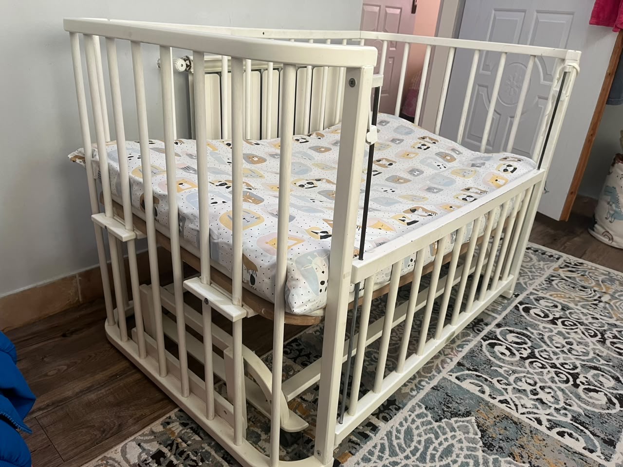 تخت کودک ایسیز مناسب نوزادی تا ۴ سال